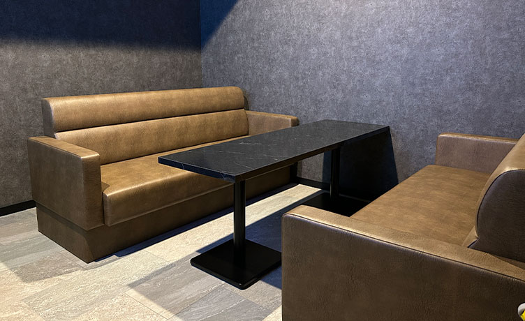 静かに過ごせる個室だから、話したいときもくつろぎたいときもぴったり