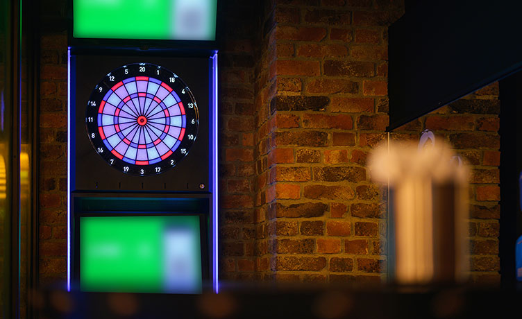 操作しやすいタッチパネルに新作ゲームも追加中！みんなで楽しみやすいダーツ台