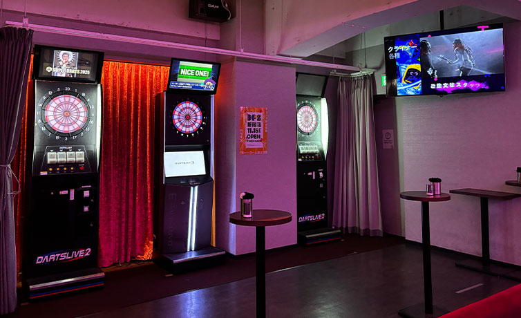 タッチパネルで直感操作OK。ダーツ台同しの距離感もちょうどよくて投げやすい