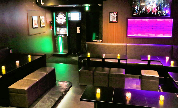 キャンドルの灯りがエモい、おしゃれに遊べるフロア